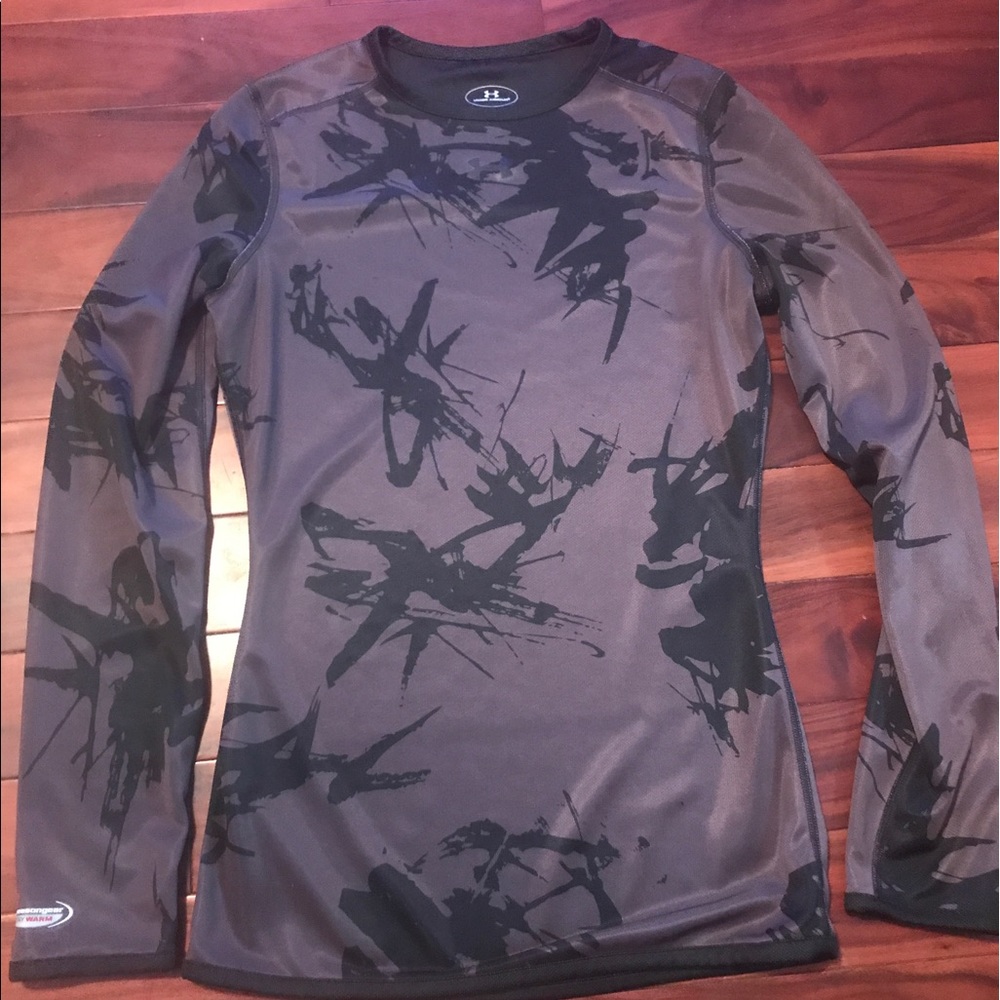 XS under armour long sleeved shirt